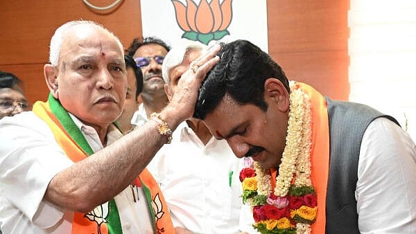 <div class="paragraphs"><p>BS Yediyurappa with son by BY Vijayendra. </p></div>