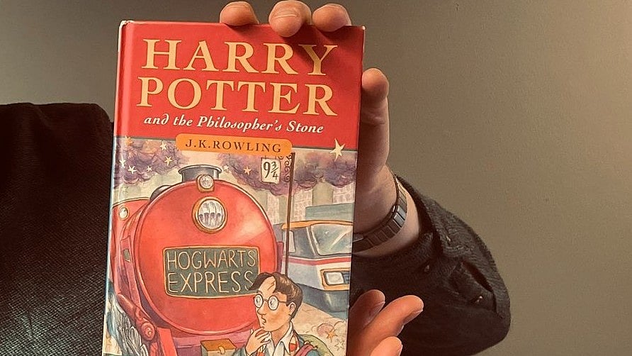 <div class="paragraphs"><p>Hardback copy of Harry Potter and the Philosopher's Stone.</p></div>
