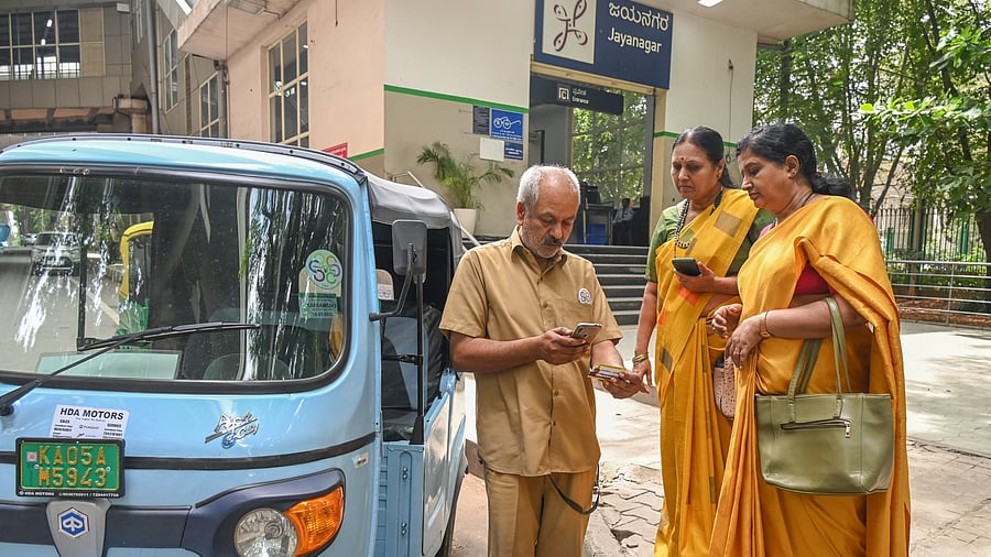 <div class="paragraphs"><p>A Metro Mitra autorickshaw driver gives trip details to passengers outside the Jayanagar metro station. </p></div>
