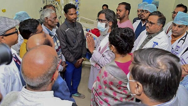<div class="paragraphs"><p>Jharkhand CM Hemant Soren visits RIMS Ranchi to enquire about the health of Mangal Munda, the great-grandson of Bhagwan Birsa Munda, who was injured in a road accident, and subsequently died of 'cardiovascular failure' in Ranchi.</p></div>