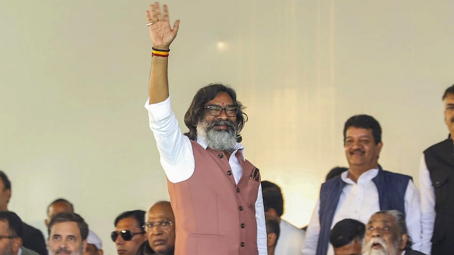 <div class="paragraphs"><p>Hemant Soren waves after he was sworn-in as the 14th Chief Minister of Jharkhand</p></div>
