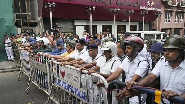 <div class="paragraphs"><p>Police personnel barricade a road to stop ISF (Indian secular Front) activists from marching near the Bangladesh Deputy High Commission to protest over the arrest of Hindu monk Chinmoy Krishna Das in Bangladesh, in Kolkata.</p></div>