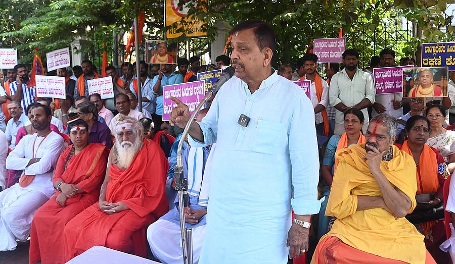 <div class="paragraphs"><p>VHP Karnataka Dakshina Prantha President Dr M B Puranik speaks during a protest staged by VHP and Bajrang Dal against the arrest of Chinmoy Krishna Das Prabhu of ISKCON in Bangladesh, in front of Mini Vidhana Soudha in Mangaluru on Friday. </p></div>