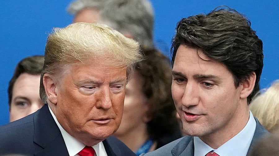 <div class="paragraphs"><p>Donald Trump talks with Canada's Prime Minister Justin Trudeau</p></div>