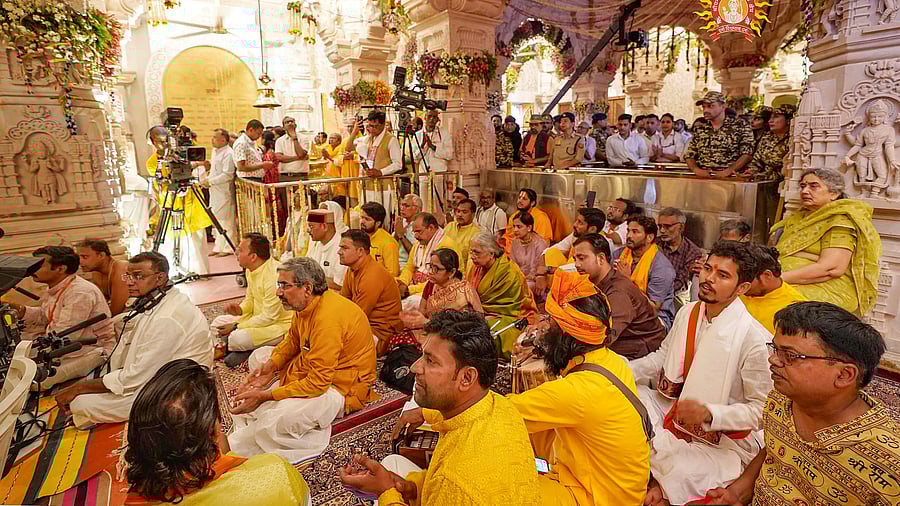 <div class="paragraphs"><p>Priests and devotees offer prayers to 'Ram Lalla'  in Ayodhya</p></div>