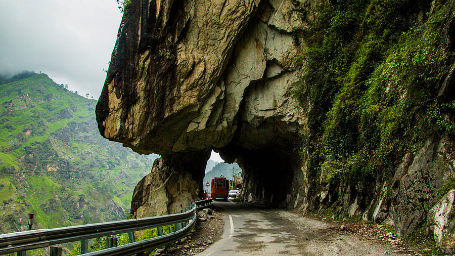 <div class="paragraphs"><p>Representative image showing a road in Himachal Pradesh</p></div>