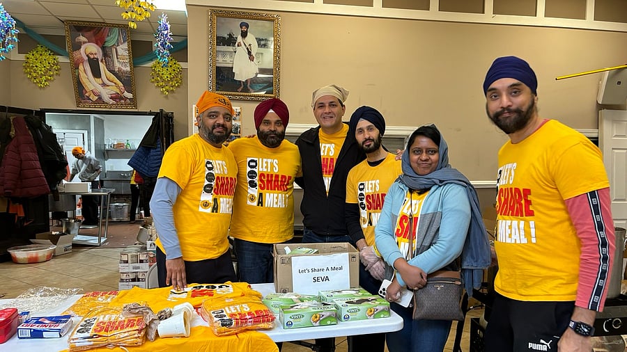 <div class="paragraphs"><p>'Let's Share a Meal' volunteers</p></div>