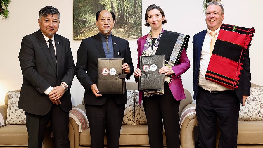 <div class="paragraphs"><p>(From L-R) Investment & Development Authority of Nagaland Chairman Abu Metha, Nagaland CM Neiphiu Rio, British High Commissioner Linda Cameron, British Deputy High Commissioner in Kolkata Andrew Fleming. </p></div>