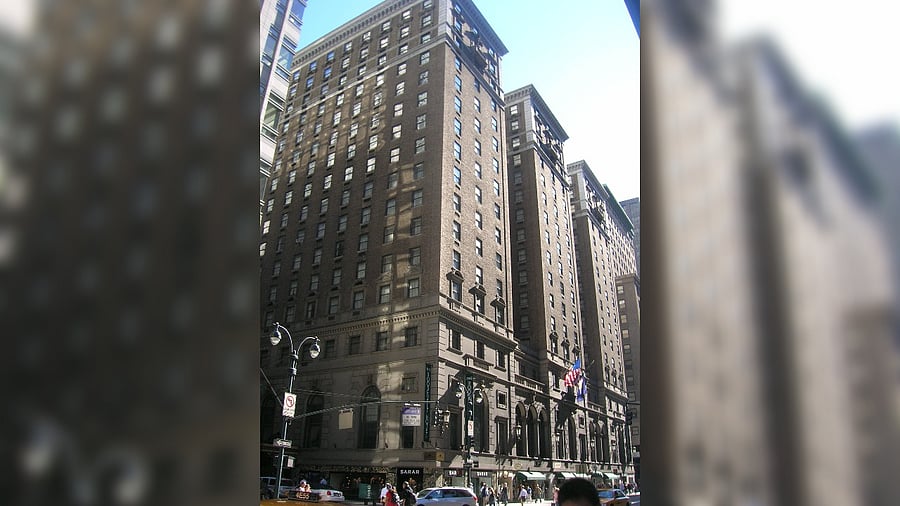 <div class="paragraphs"><p>The Roosevelt Hotel in NYC.</p></div>
