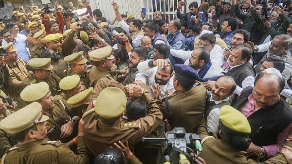 <div class="paragraphs"><p>Congress workers in a scuffle with police personnel after police prevented the party delegation from going towards violence-hit Sambhal, outside party office in Lucknow, Monday, Dec. 2, 2024.</p></div>