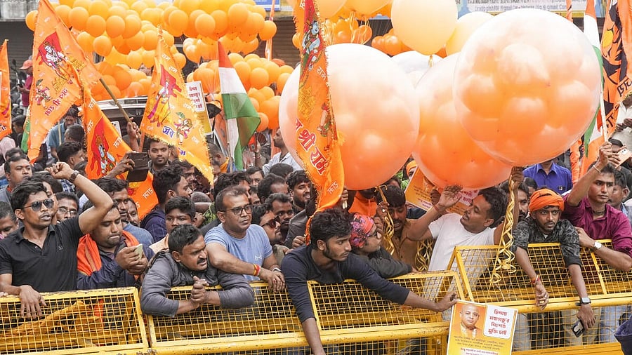 <div class="paragraphs"><p>Members from the Hindu community stage a protest against the alleged atrocities on Hindus in Bangladesh, at the Petrapole border in North 24 Parganas district.</p></div>