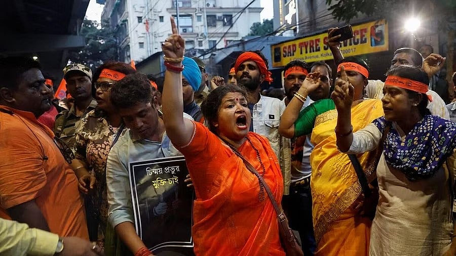 <div class="paragraphs"><p>Hindu activists chant slogans demanding the release of the Bangladeshi jailed Hindu monk leader Chinmoy Krishna Das Brahmachari, during a protest to condemn his arrest.</p></div>