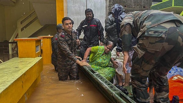 <div class="paragraphs"><p>Indian Army personnel rescue people from a flooded area in the aftermath of Cyclone Fengal in Tamil Nadu.</p></div>