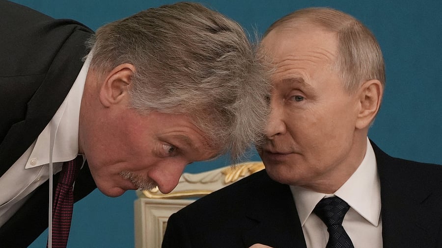 <div class="paragraphs"><p>Russian President Vladimir Putin talks to Kremlin spokesman Dmitry Peskov.</p></div>