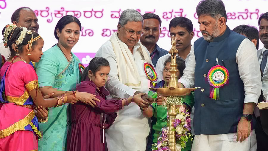 <div class="paragraphs"><p>Karnataka Chief Minister Siddaramaiah and Deputy Chief Minister D K Shivakumar light the lamp with differently-abled girls during an event to raise awareness about disability.</p></div>