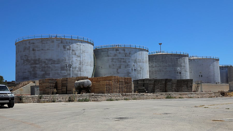<div class="paragraphs"><p>Representative image of oil storage.</p></div>