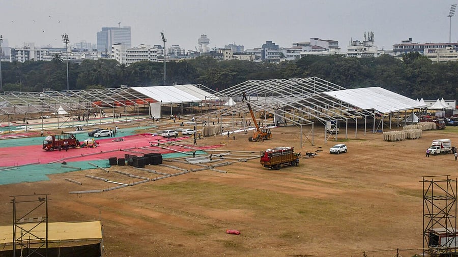 <div class="paragraphs"><p>Preparations are underway for the swearing-in ceremony of the new Maharashtra government at Azad Maidan in Mumbai.</p></div>