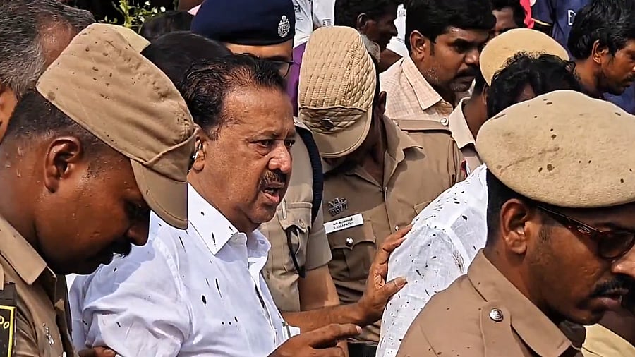 <div class="paragraphs"><p>Protestors hurl mud at Tamil Nadu minister Ponmudy during visit to flood-affected Villupuram.&nbsp;</p></div>
