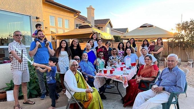 <div class="paragraphs"><p>J D Vance thanksgiving picture with Indian wife's family</p></div>