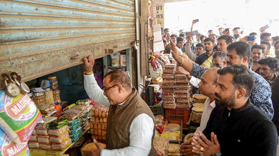 <div class="paragraphs"><p>Bajrang Dal and other Hindu organisations activists urge to close down the shops in a market after a Bandh call to protest against the alleged atrocities on Hindu minorities in Bangladesh</p></div>