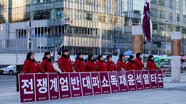 <div class="paragraphs"><p>Rally to demand South Korean President Yoon Suk Yeol's removal from power, in Seoul.</p></div>