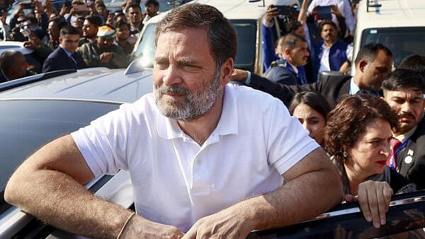 <div class="paragraphs"><p>Leader of Opposition in the Lok Sabha Rahul Gandhi and Congress MP Priyanka Gandhi Vadra after they were stopped at the Ghazipur border on their way to visit violence-hit Sambhal, in Ghaziabad, Wednesday, Dec. 4, 2024. </p></div>