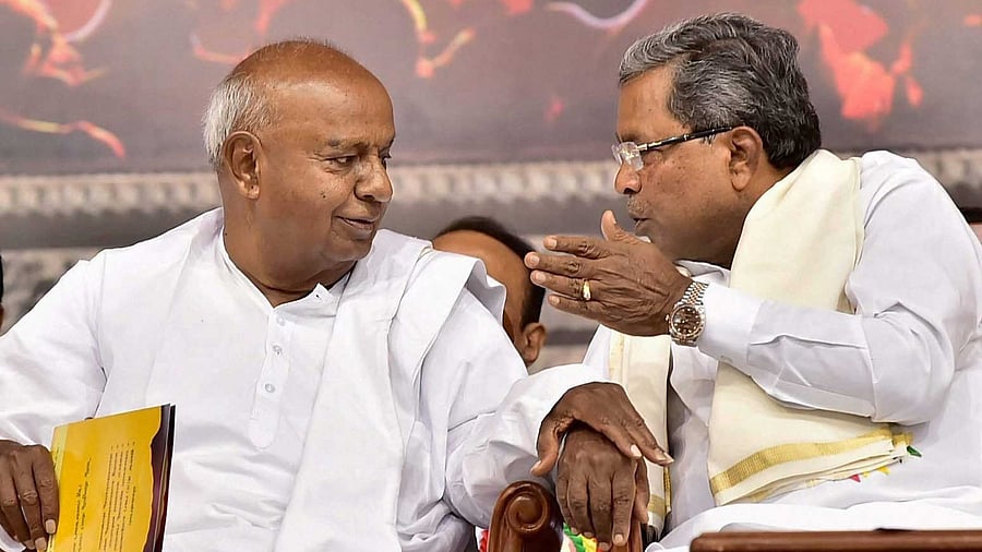 <div class="paragraphs"><p>Deve Gowda and Siddaramaiah. </p></div>