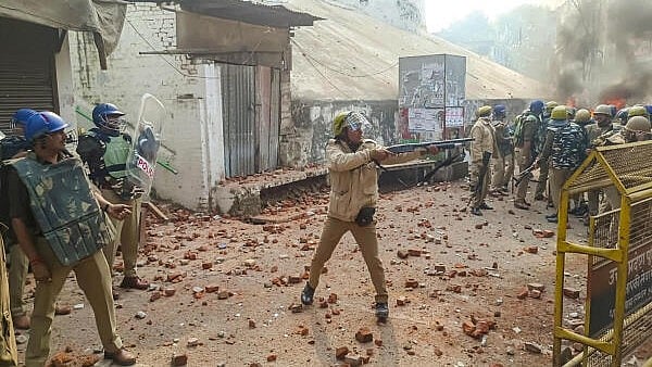 <div class="paragraphs"><p>Police try to control the situation during a second survey of the Jama Masjid, claimed to be originally the site of an ancient Hindu temple in Sambhal.</p></div>