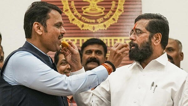 <div class="paragraphs"><p>Outgoing CM and Deputy CM Eknath Shinde (R) and Devendra Fadnavis.</p></div>