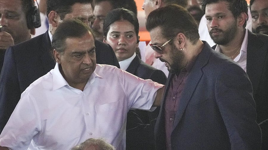 <div class="paragraphs"><p>Reliance Industries Chairman Mukesh Ambani and bollywood actor Salman Khan during the swearing-in ceremony of Devendra Fadnavis as Maharashtra Chief Minister, in Mumbai, Thursday, Dec. 5, 2024.</p></div>