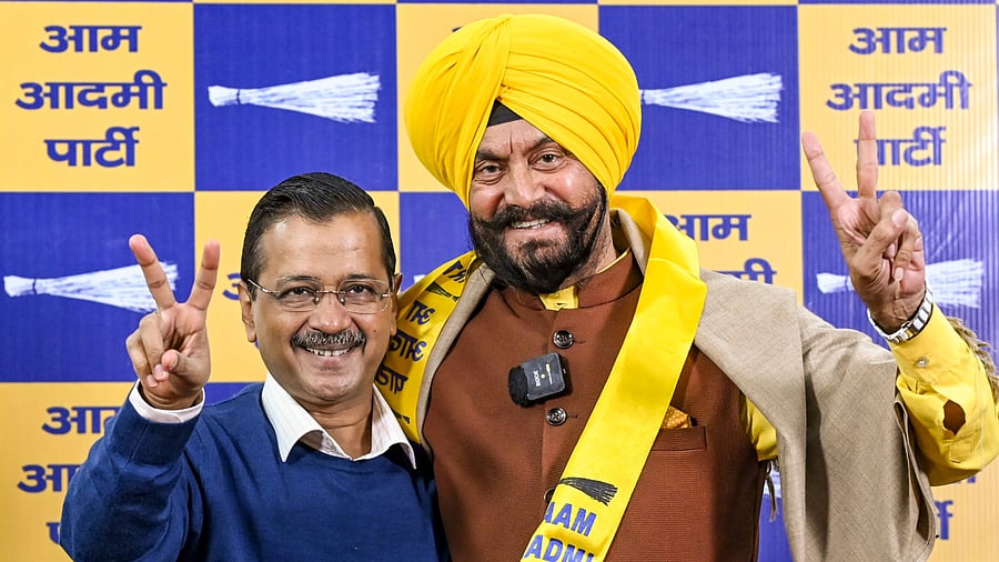 <div class="paragraphs"><p>AAP national convener Arvind Kejriwal with Padma Shri awardee social worker Jitender Singh Shunty as the latter joins AAP in New Delhi, Thursday, Dec. 5, 2024. </p></div>
