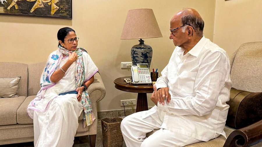 <div class="paragraphs"><p>West Bengal Chief Minister Mamata Banerjee with NCP (Sharadchandra Pawar) chief Sharad Pawar </p></div>