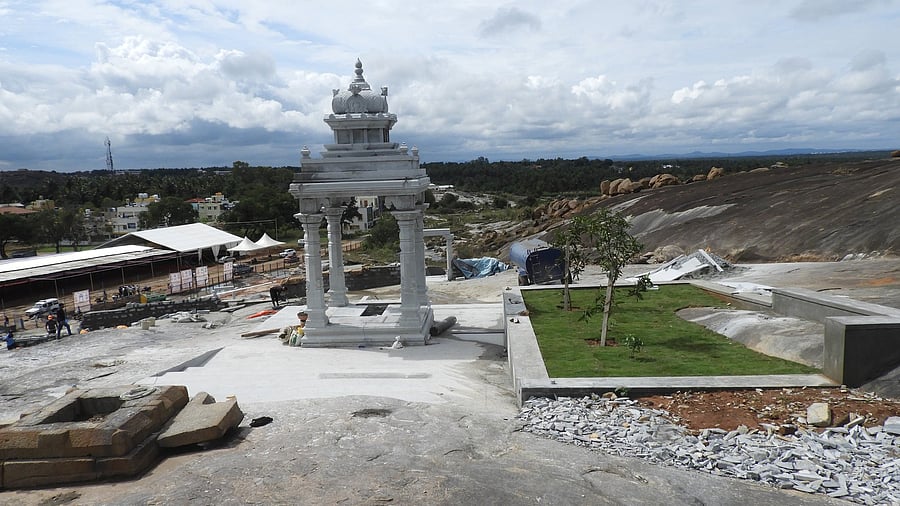 <div class="paragraphs"><p>Nishidhi Mantapa,&nbsp;constructed in memory of the late Swastisri Charukeerthi Bhattaraka Swamiji, former pontiff of Shravanabelagola Digambar Jain Mutt, at Shravanabelagola. </p></div>