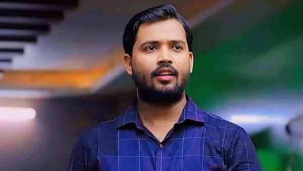 <div class="paragraphs"><p>Khan Sir</p></div>