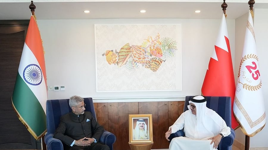 <div class="paragraphs"><p>External Affairs Minister S Jaishankar on Sunday met his Bahraini counterpart Abdullatif bin Rashid Al Zayani and said he was looking forward to a productive meeting of the High Joint Commission on Monday.</p></div>