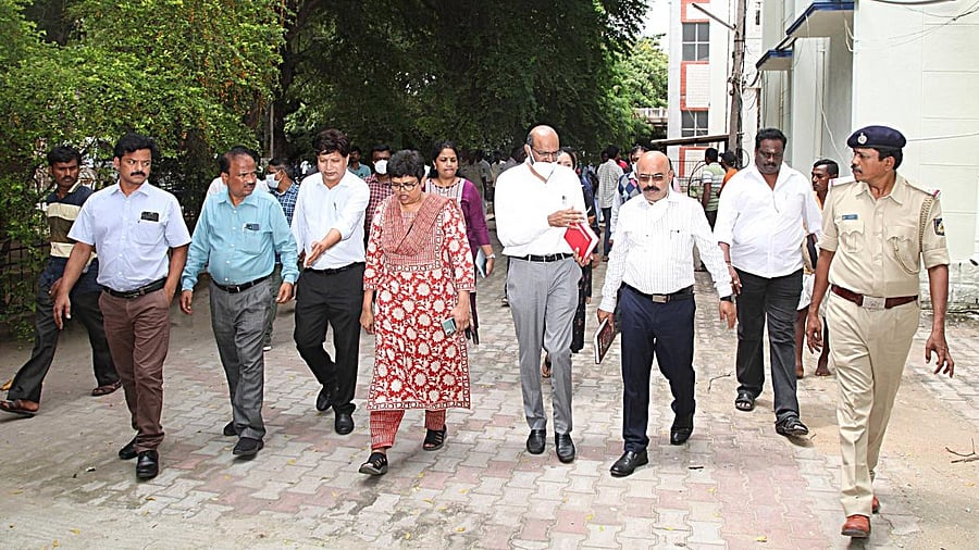 <div class="paragraphs"><p>The five-member team, led by Dr Smitha, visits VIMS, Ballari, to probe into deaths reported due to alleged failure of power in ICUs two days back, on Friday. </p></div>
