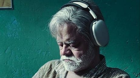 <div class="paragraphs"><p>Actor Sanjay Mishra</p></div>