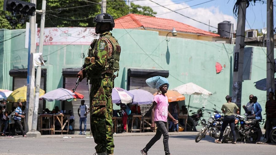 <div class="paragraphs"><p>Security forces at Port-au-Prince</p></div>