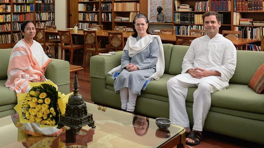 <div class="paragraphs"><p>Mamata Banerjee with senior Congress leaders and I.N.D.I.A. allies Sonia Gandhi (centre) and Rahul Gandhi</p></div>
