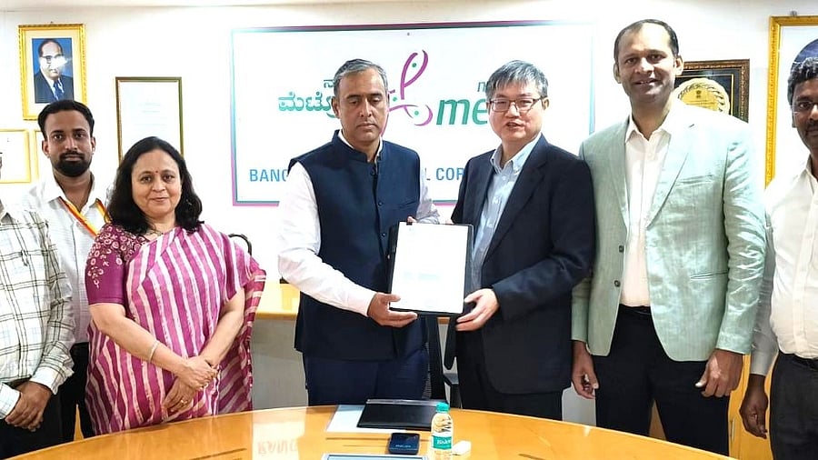 BMRCL MD M Maheshwar Rao with Delta Electronics India Pvt Ltd president Benjamin Lin and managing director Niranjan Nayak during the signing of the agreement about the Bommasandra metro station. PHOTO: BMRCL 