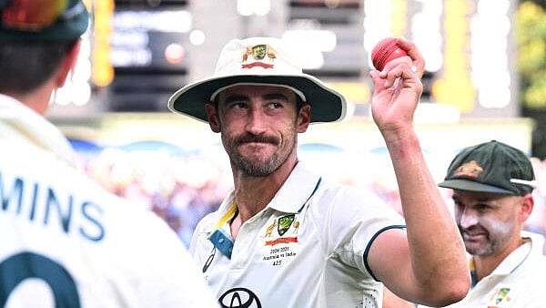 <div class="paragraphs"><p>Australian's Mitchell Starc shows the ball at the change of innings after taking 5 wickets</p></div>