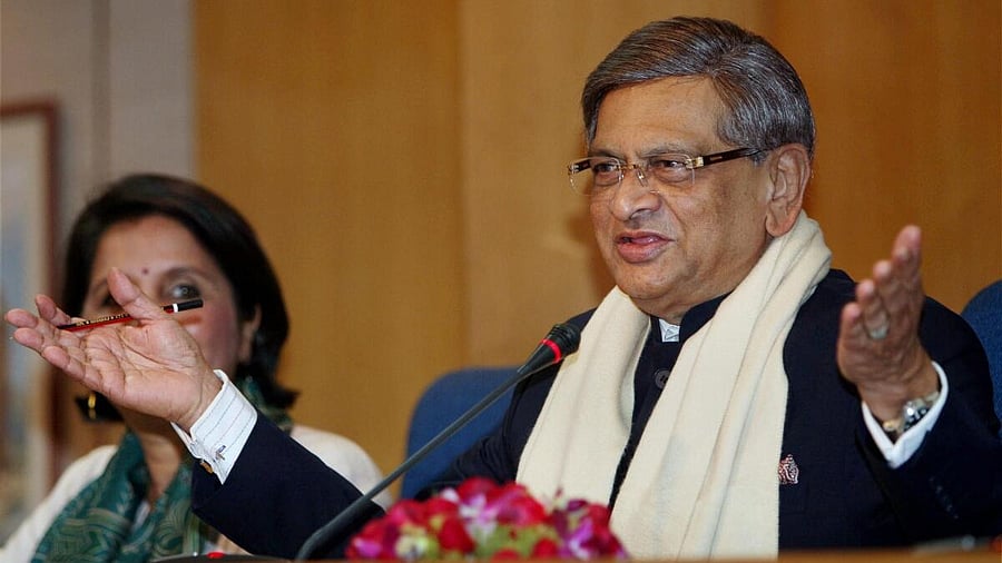 <div class="paragraphs"><p>A file image of SM Krishna addressing a press conference while he was the Minister for External Affairs. </p></div>