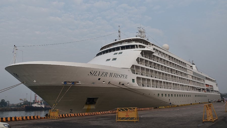 <div class="paragraphs"><p>MS Silver Whisper</p></div>