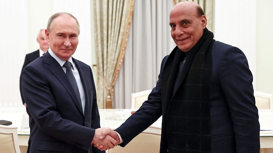 <div class="paragraphs"><p>Russian President Vladimir Putin shakes hands with Indian Defence Minister Rajnath Singh during a meeting in Moscow, Russia December 10, 2024. </p></div>