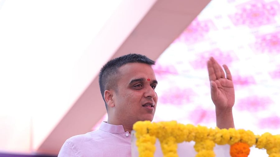 <div class="paragraphs"><p>Harsh Sanghavi</p></div>