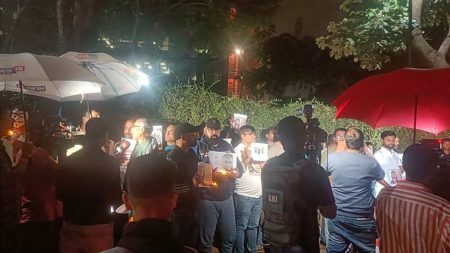 <div class="paragraphs"><p>Over 300 people gathered near Ecospace in Bellandur on Thursday evening to pay their respects.</p></div>