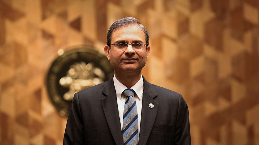 <div class="paragraphs"><p>Reserve Bank of India  Governor Sanjay Malhotra poses for a picture as he returns after a press conference in Mumbai.&nbsp;</p></div>