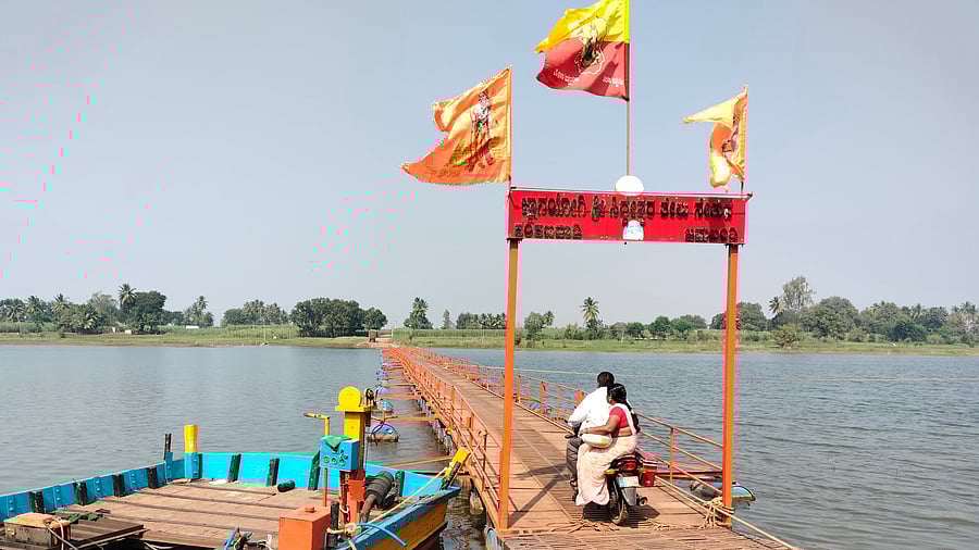 The floating bridge, built between Kankanwadi and Guheshwar in Bagalkot district.
