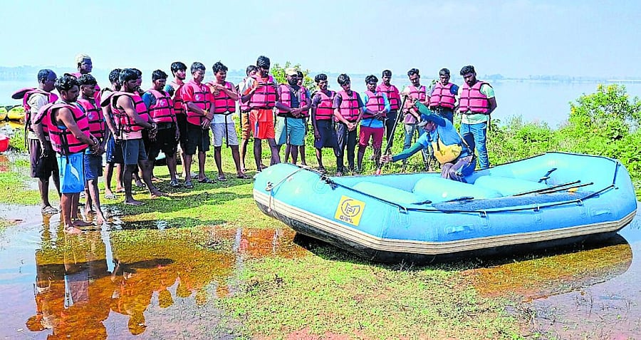 <div class="paragraphs"><p>Youths of Anegondi village in Gangavati taluk  receive training in water adventure sports at the Ambigara Halli lake.</p></div>