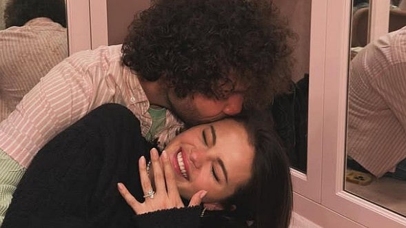 <div class="paragraphs"><p>Selena Gomez and Benny Blanco</p></div>